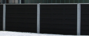 ivarplank hegn med galvaniserede stålsøjler