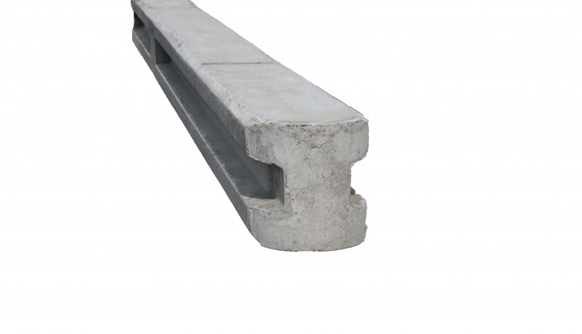 Her ses en beton hegnsstolpe i 13x13 cm